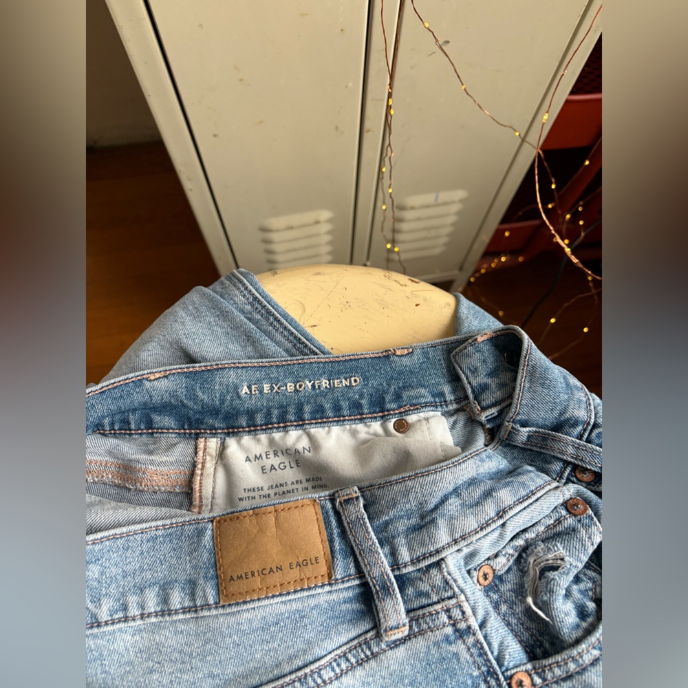 AE Strigid Low-Rise Ex-Boyfriend Jean - Picture 13 of 15